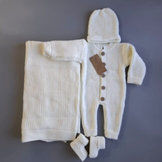 Customized baby set by Yara's Embroidery Lebanon - ملابس بيبي مخصصة في لبنان